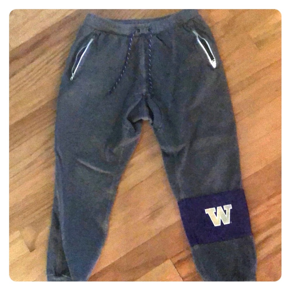 UW Nike sport pants. Zip pockets.